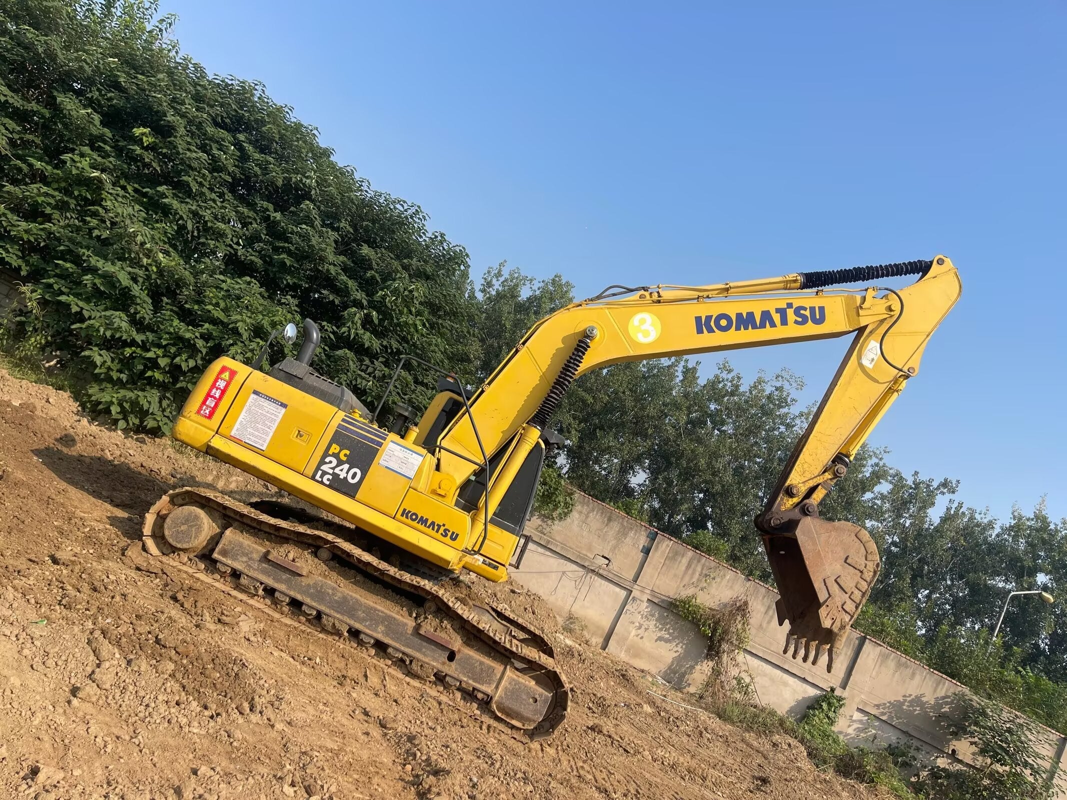 Komatsu 240