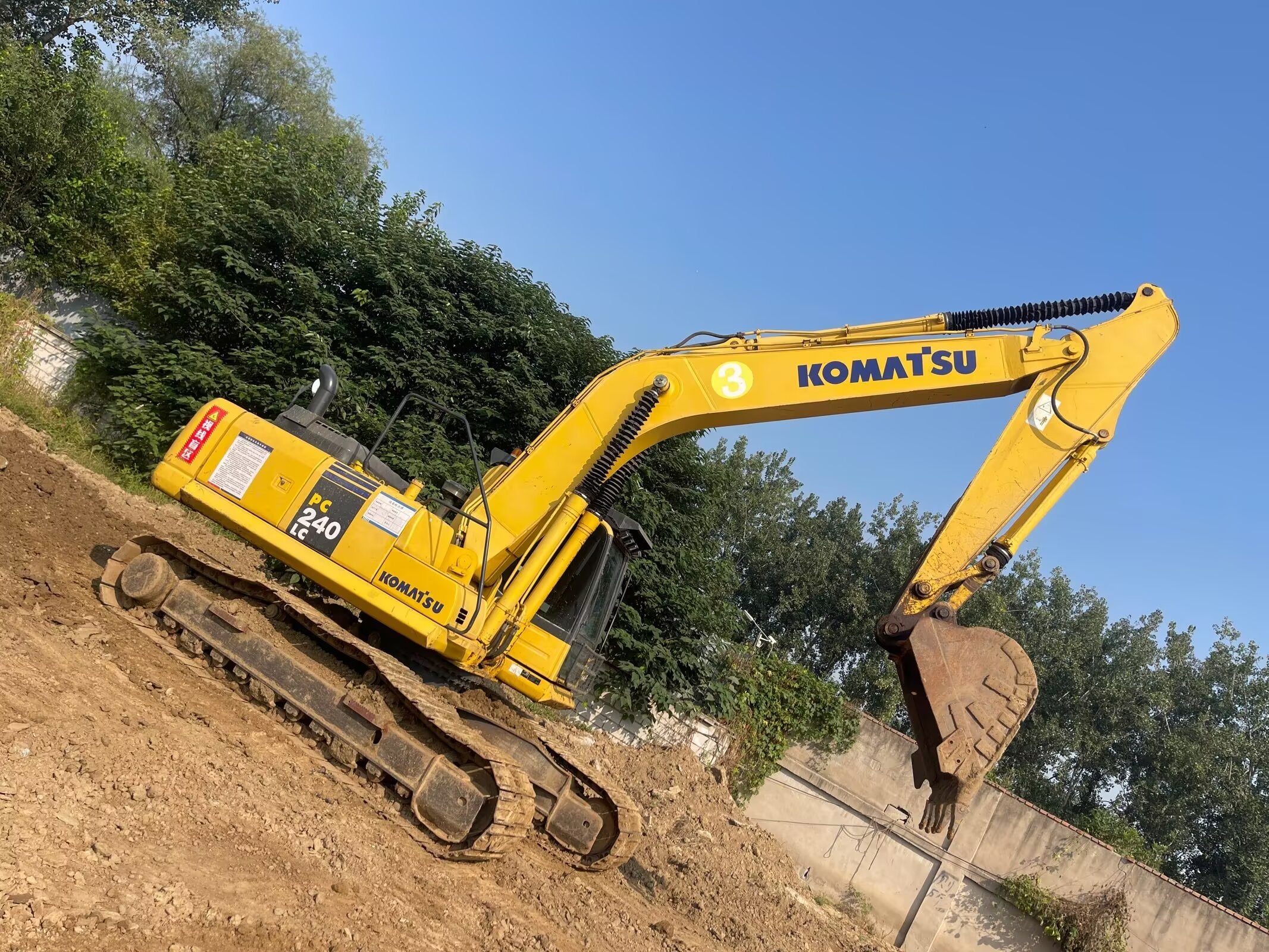 Komatsu 240