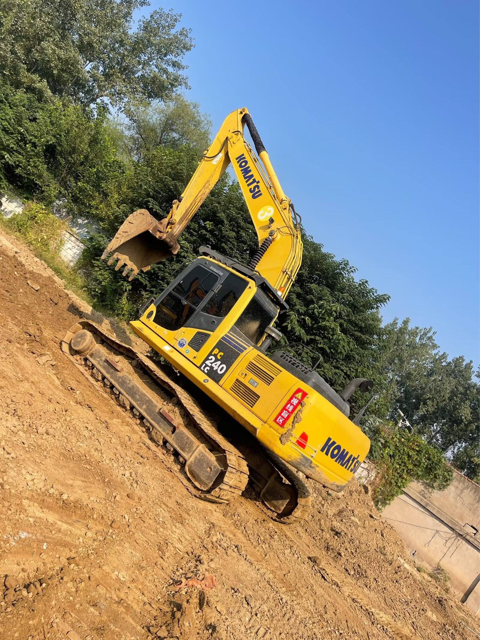 Komatsu 240