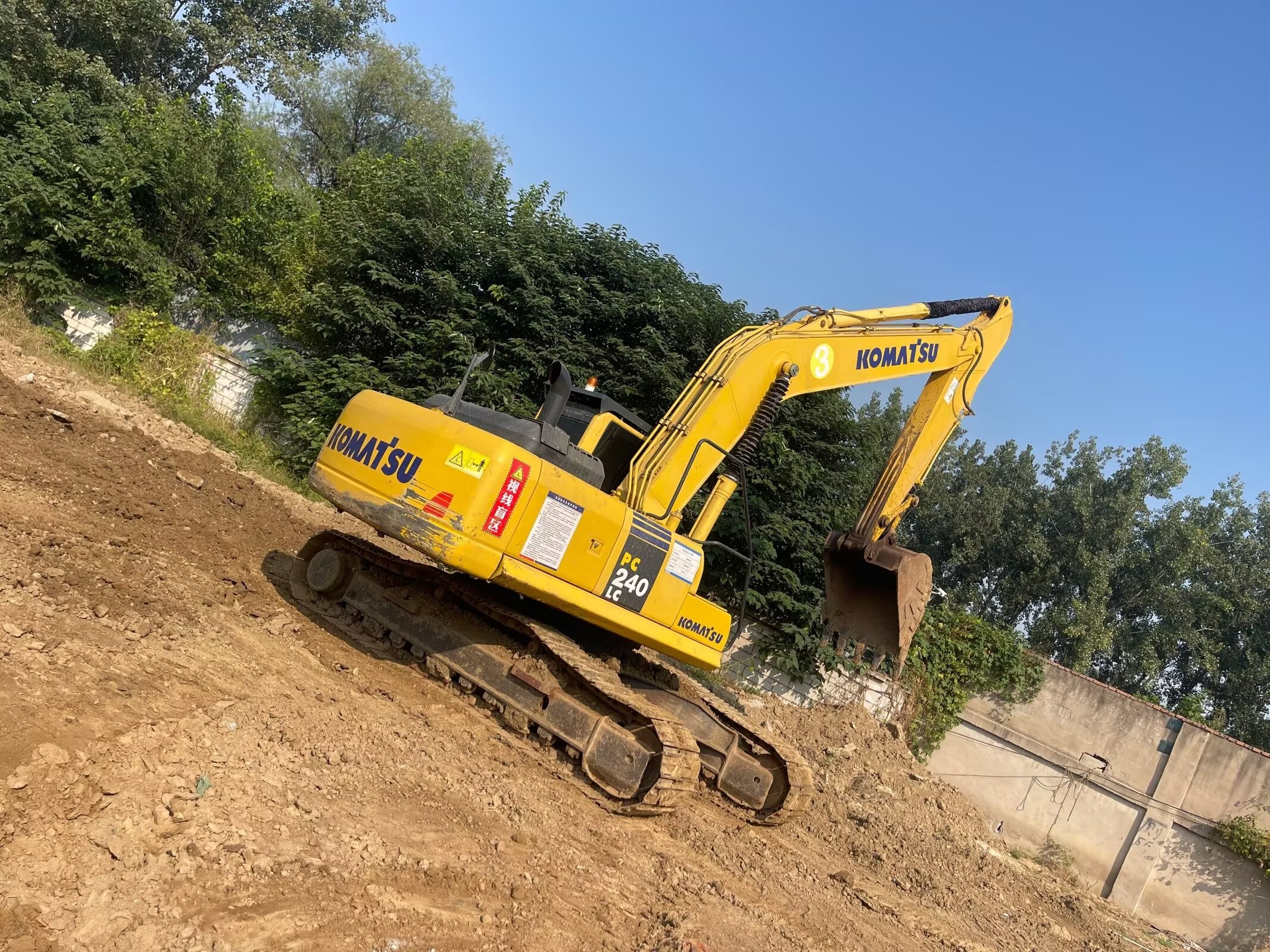 Komatsu 240