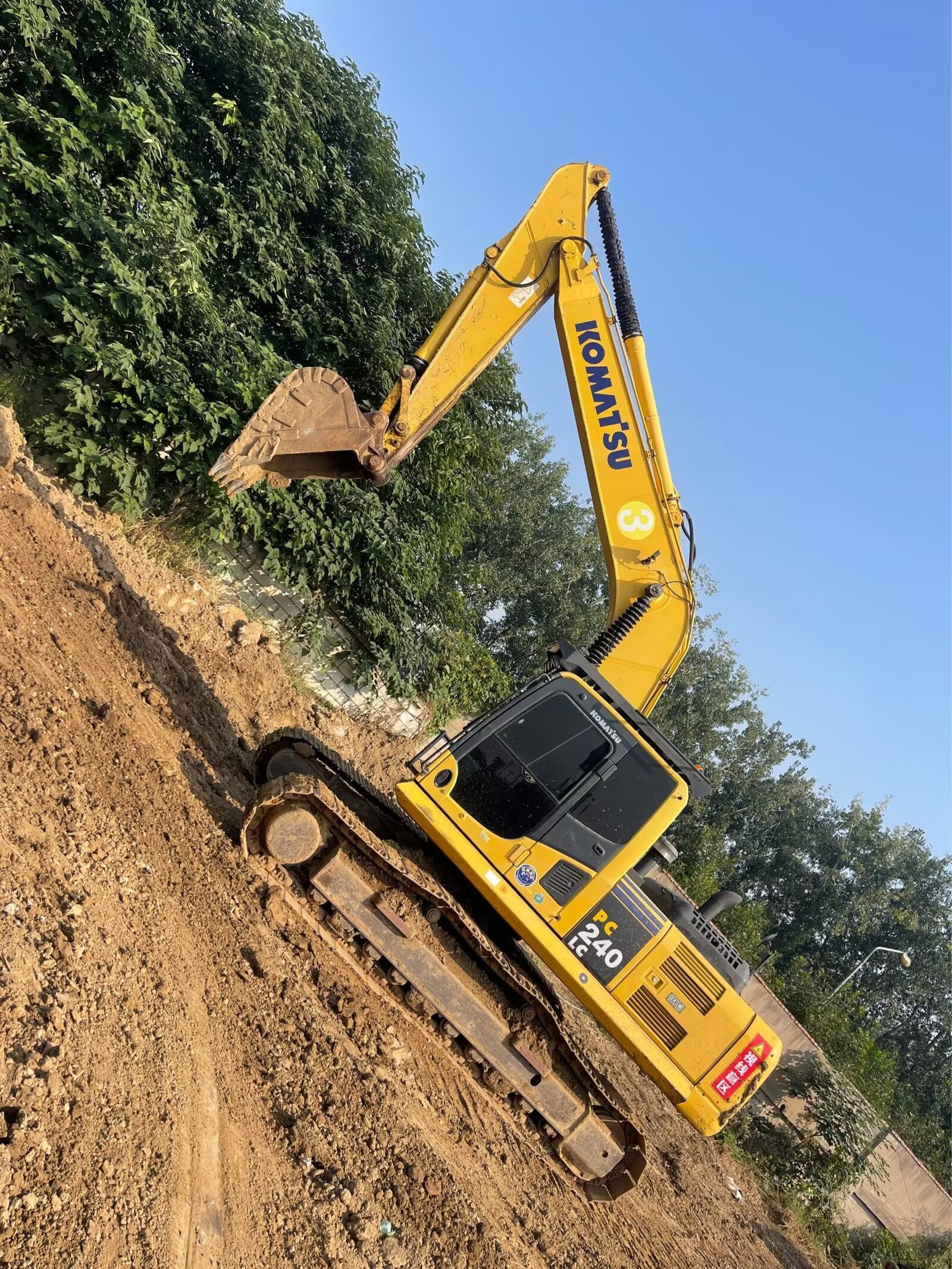 Komatsu 240