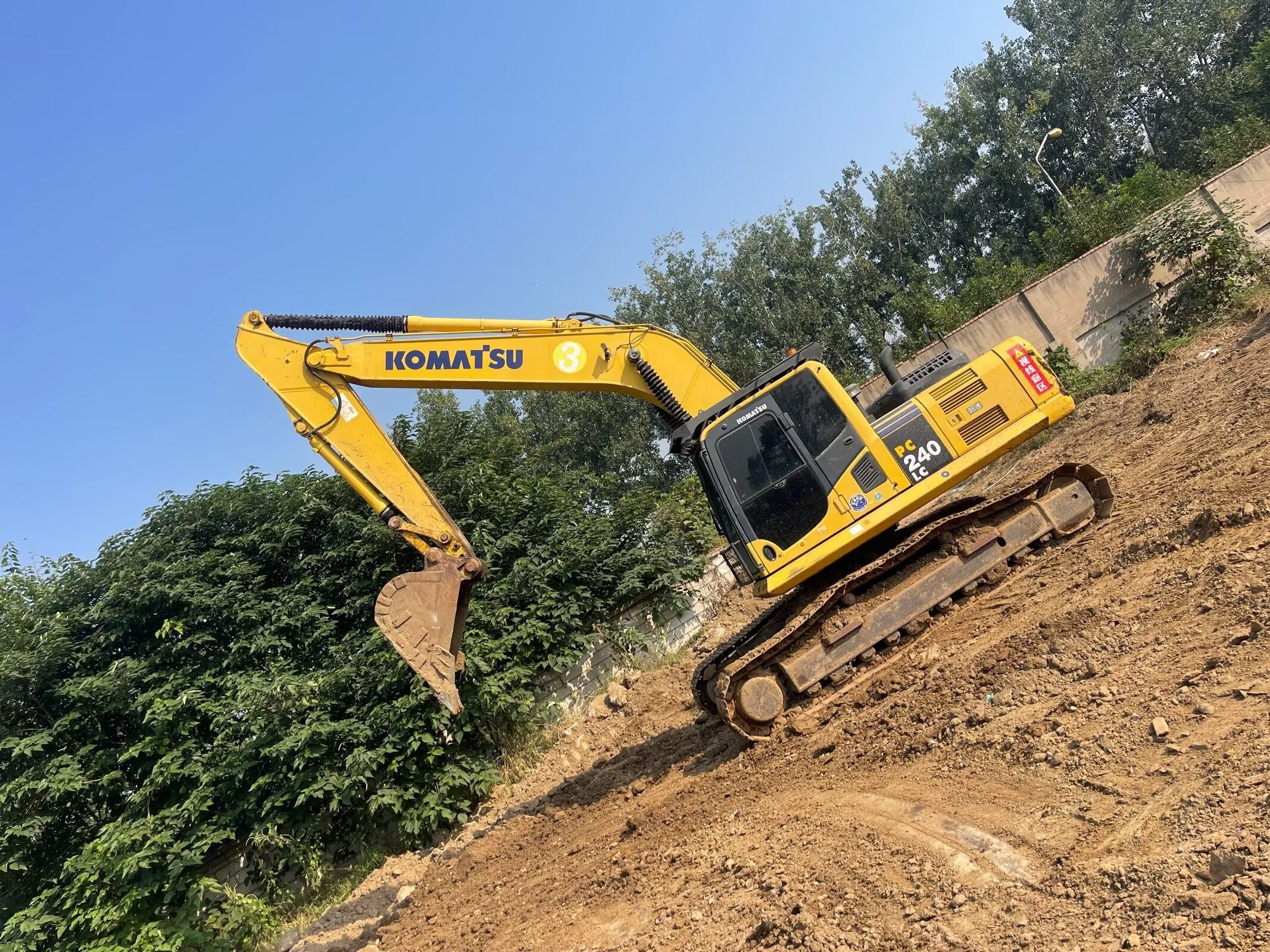 Komatsu 240