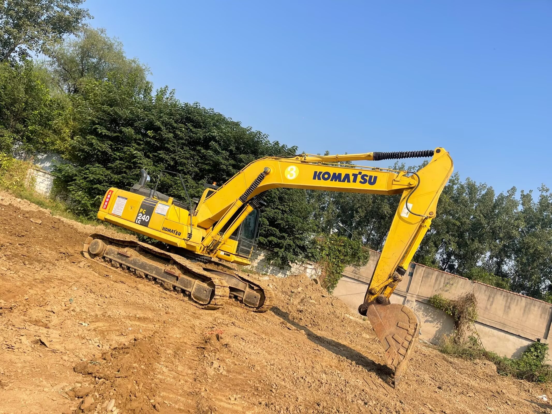Komatsu 240