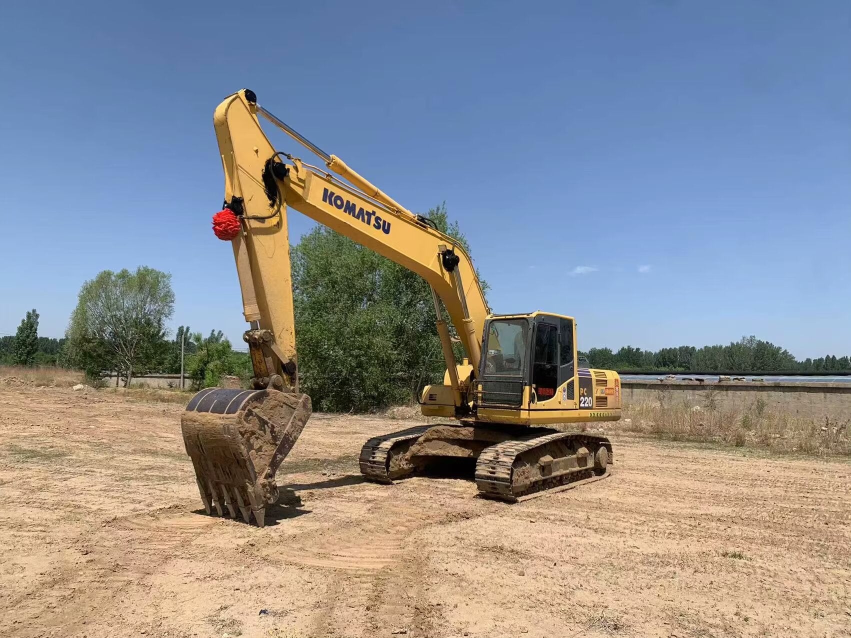 Komatsu 220