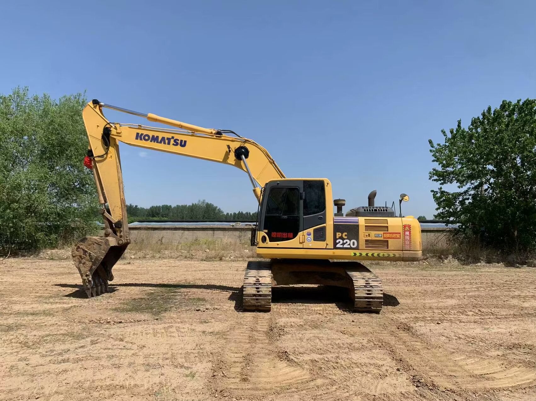 Komatsu 220