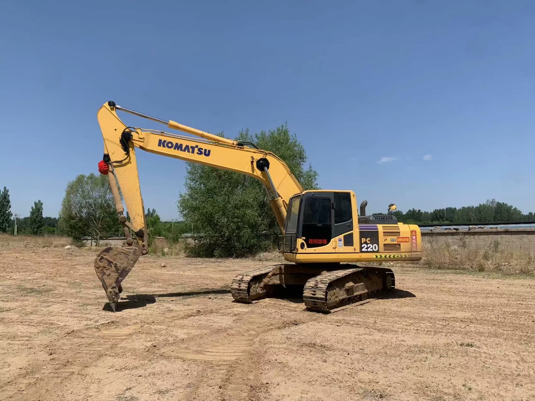 Komatsu 220