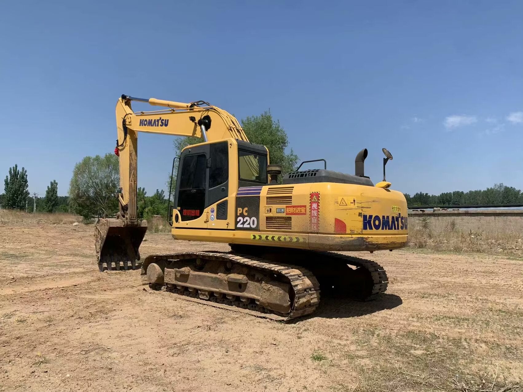 Komatsu 220