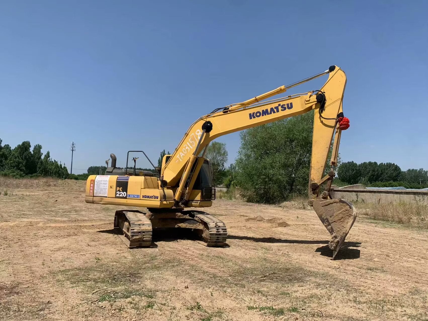 Komatsu 220