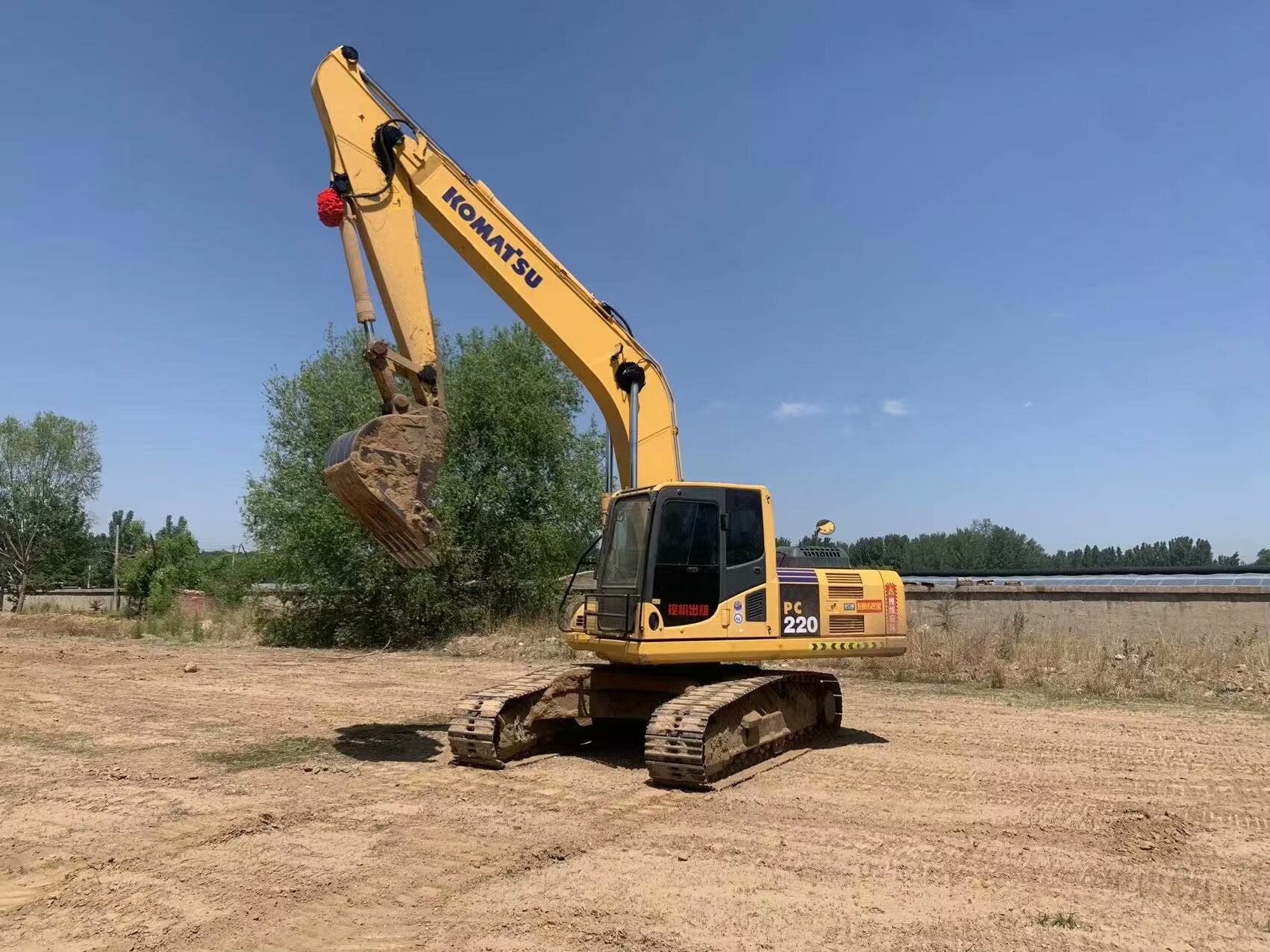 Komatsu 220