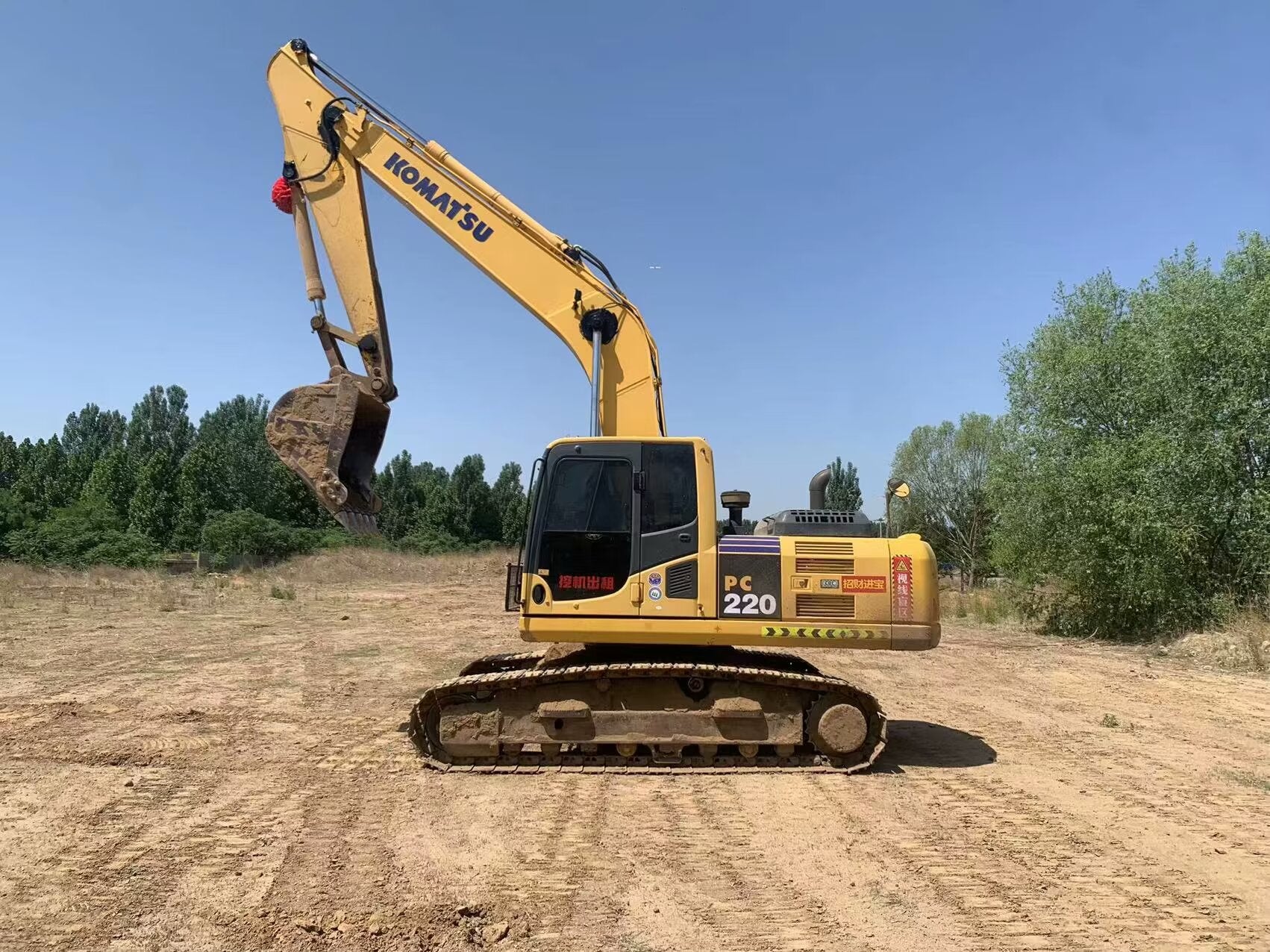 Komatsu 220