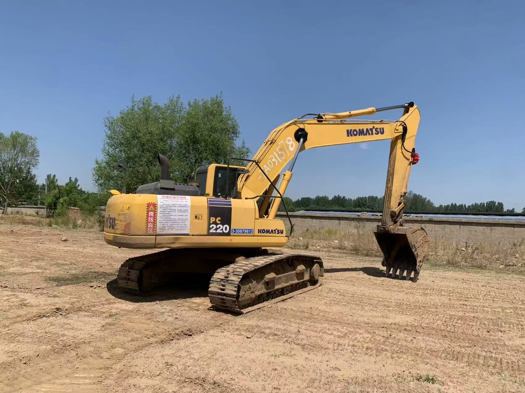 Komatsu 220