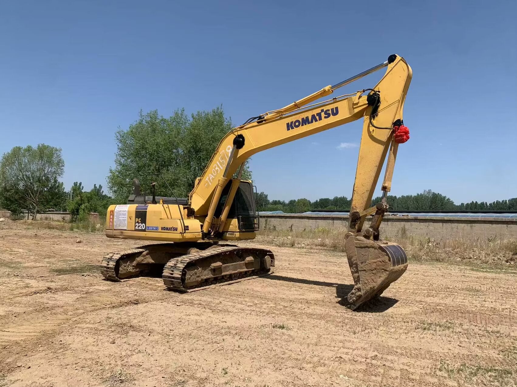Komatsu 220