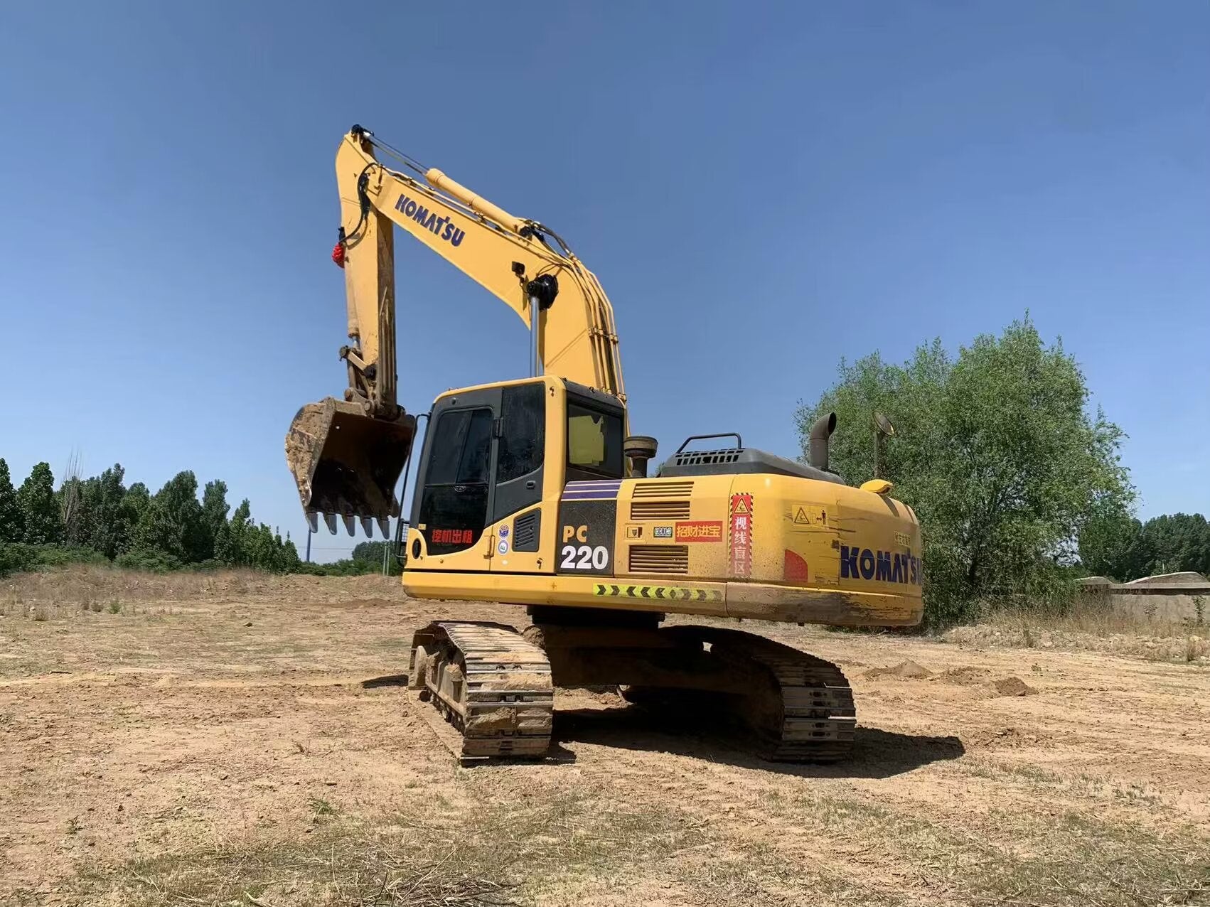 Komatsu 220