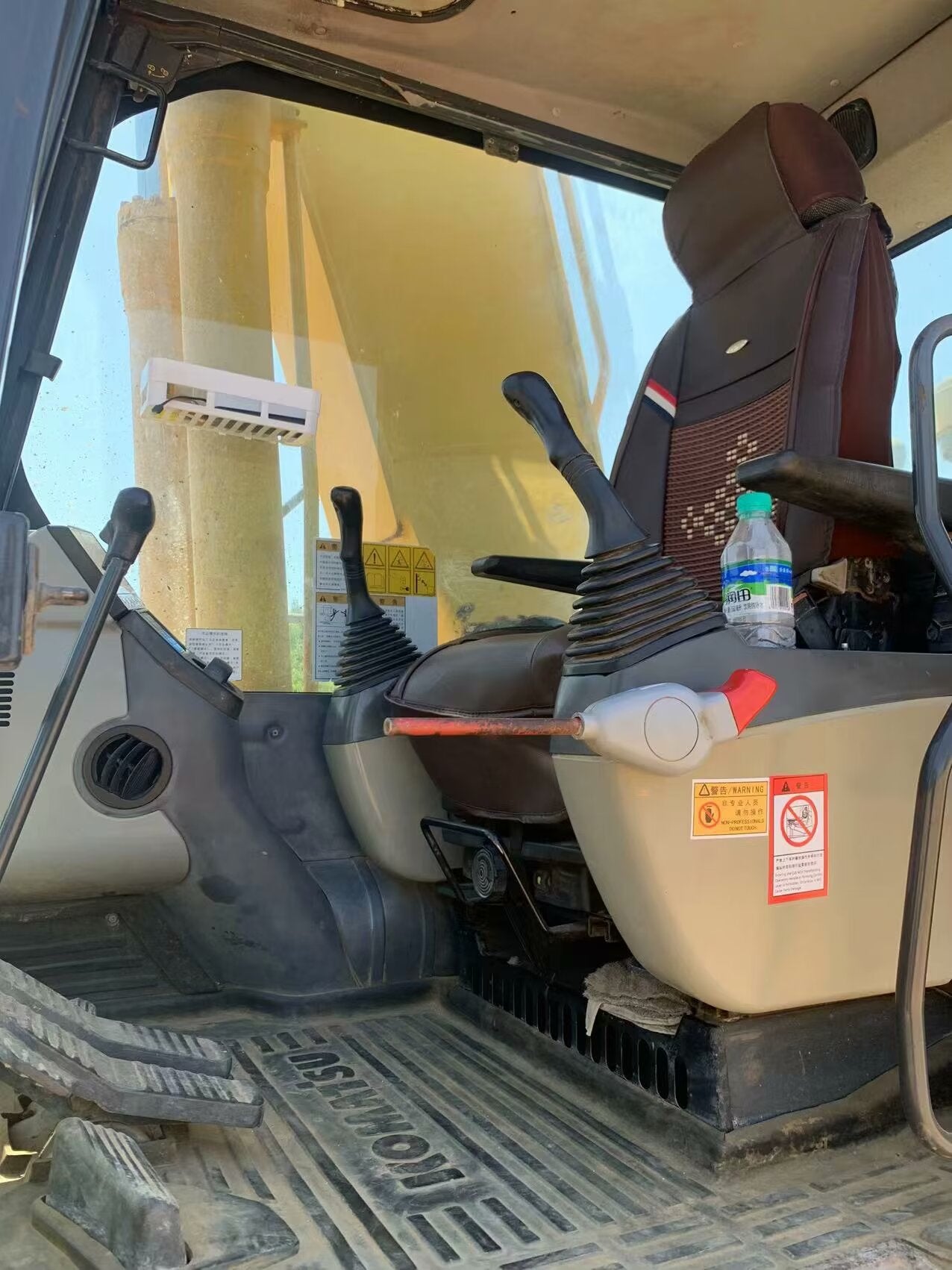 Komatsu 220