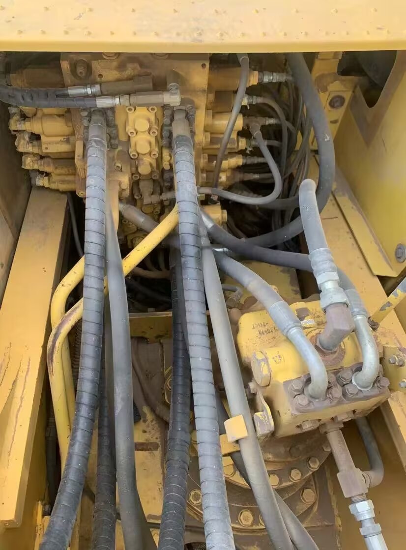 Komatsu 220