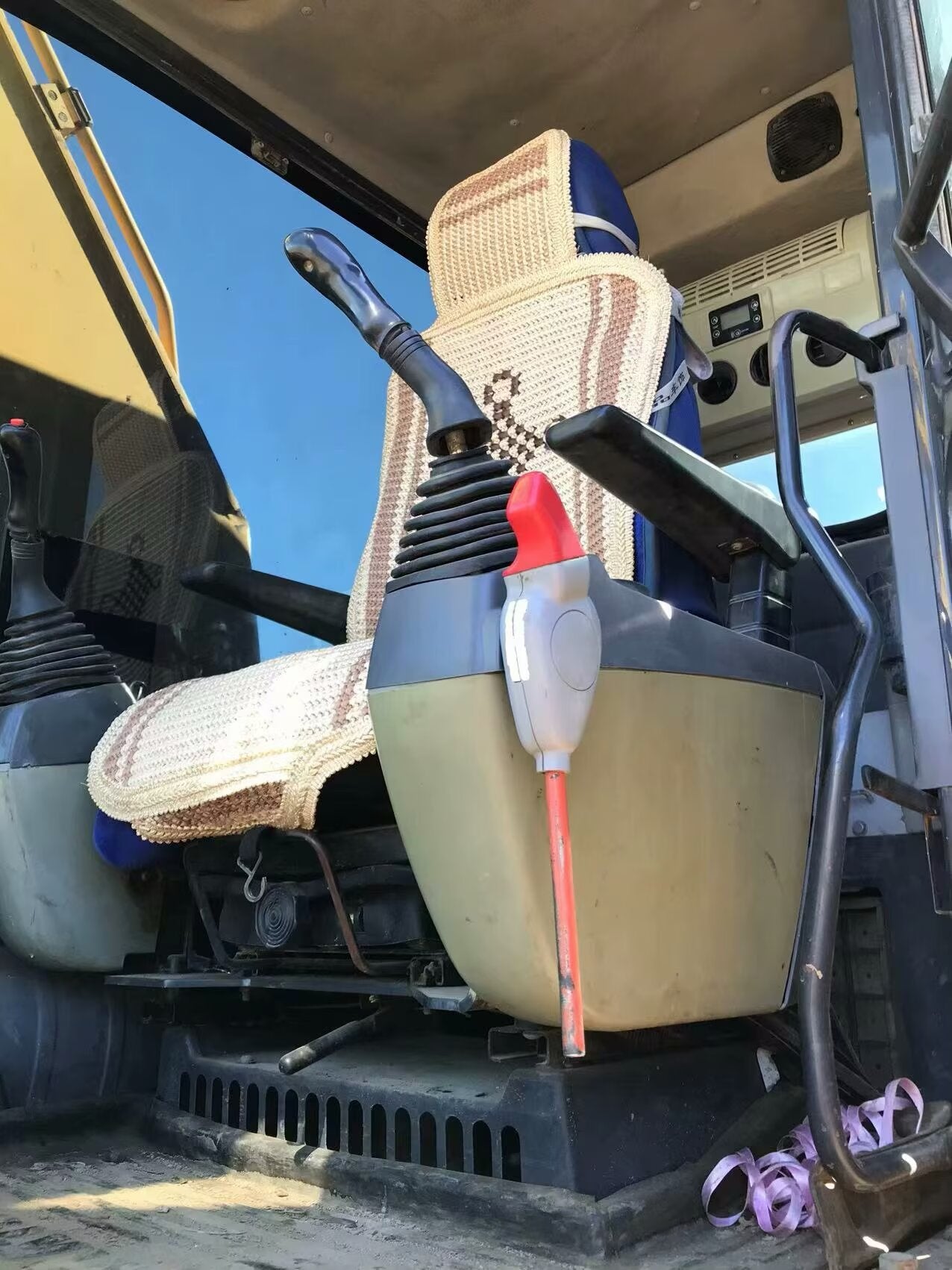 Komatsu 210