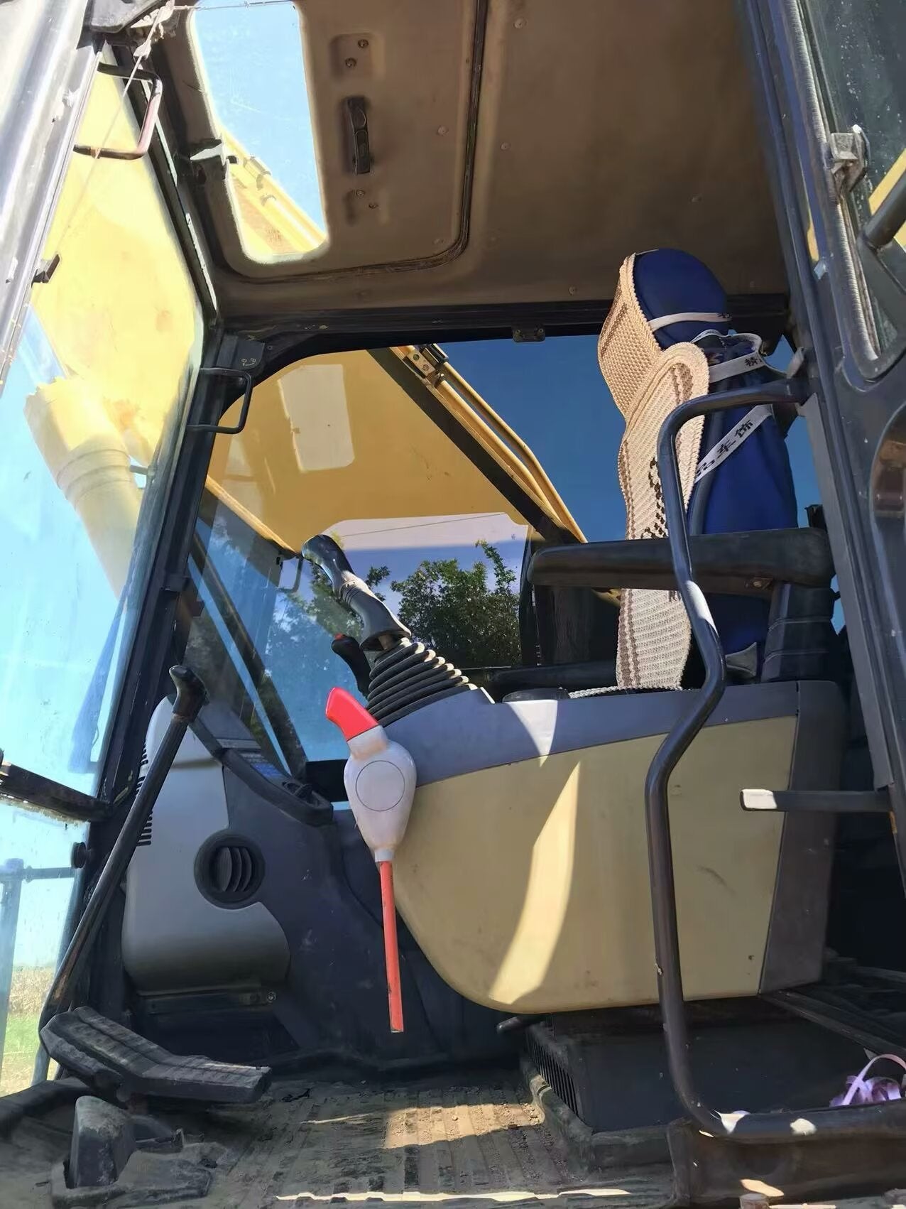 Komatsu 210