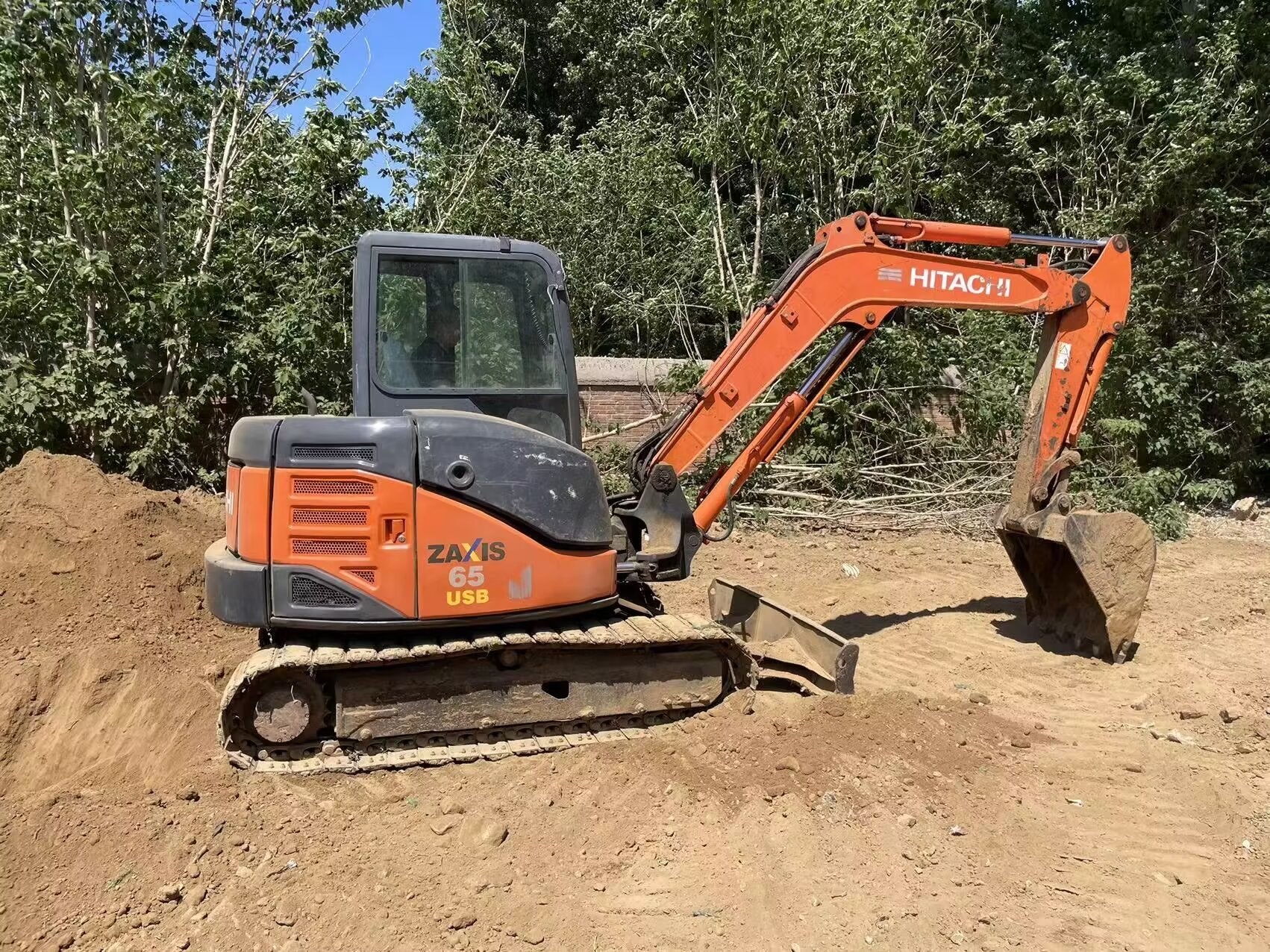 Hitachi 65