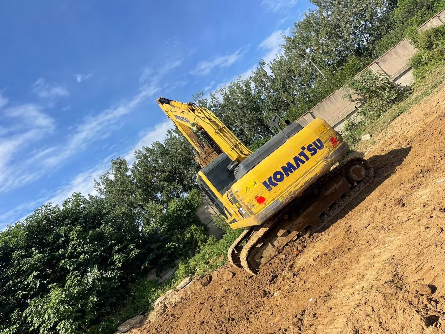 Komatsu 200