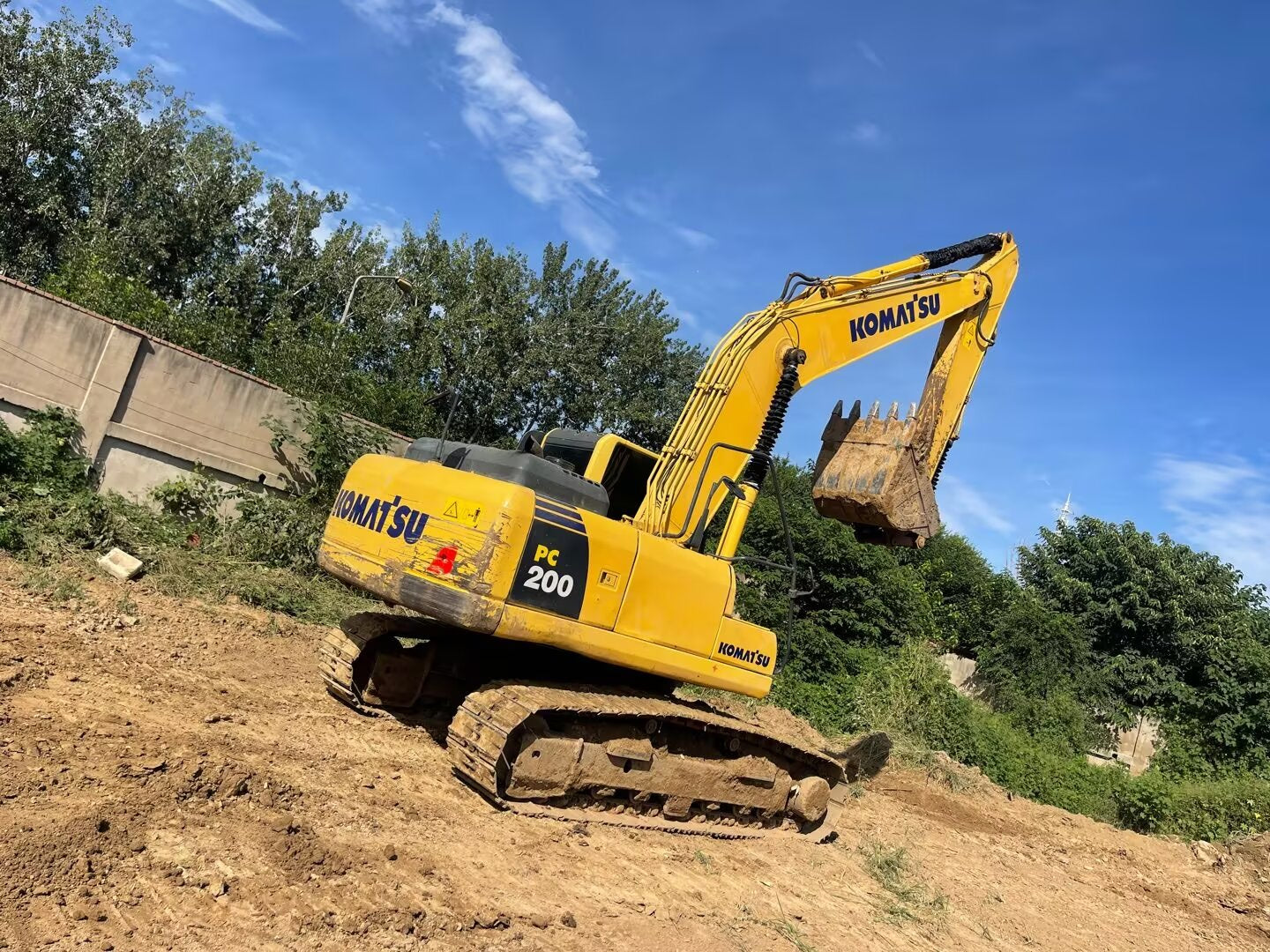 Komatsu 200
