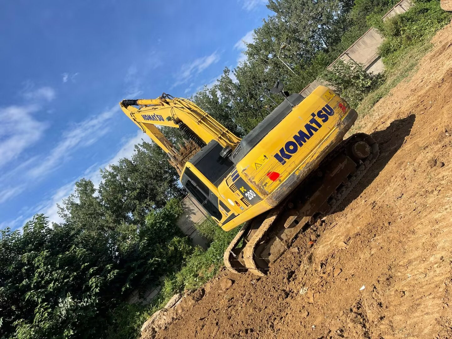 Komatsu 200