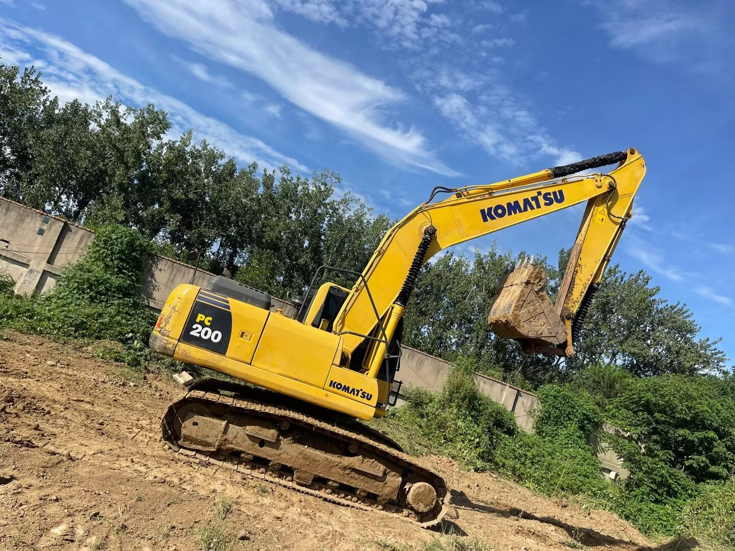 Komatsu 200
