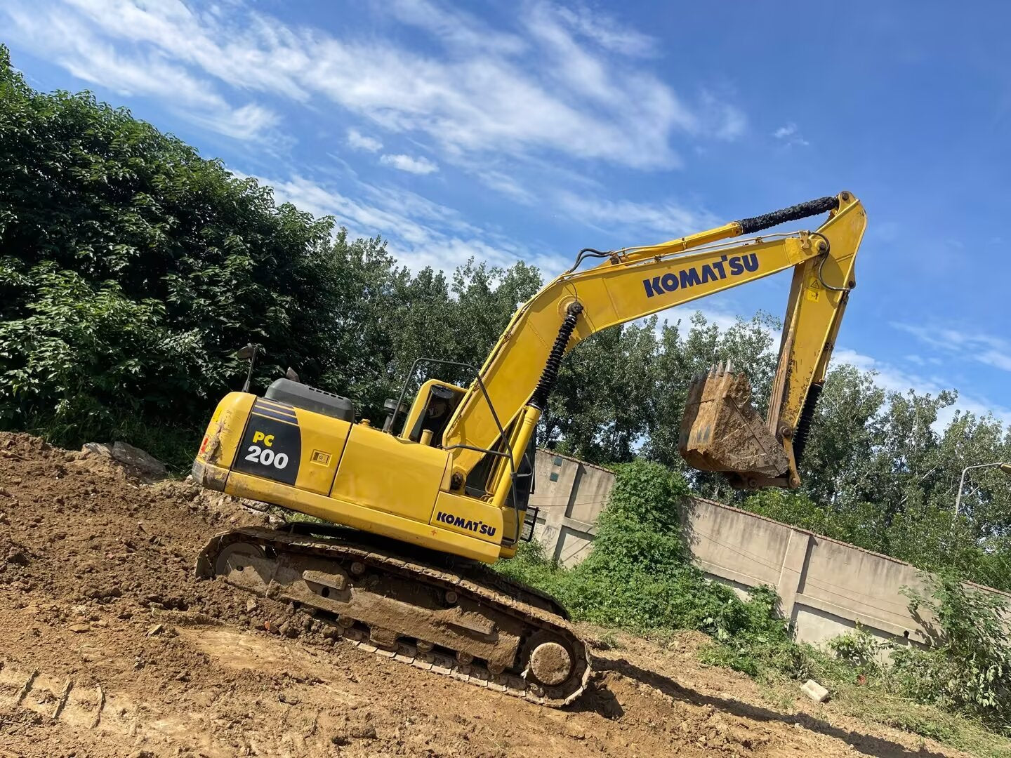 Komatsu 200