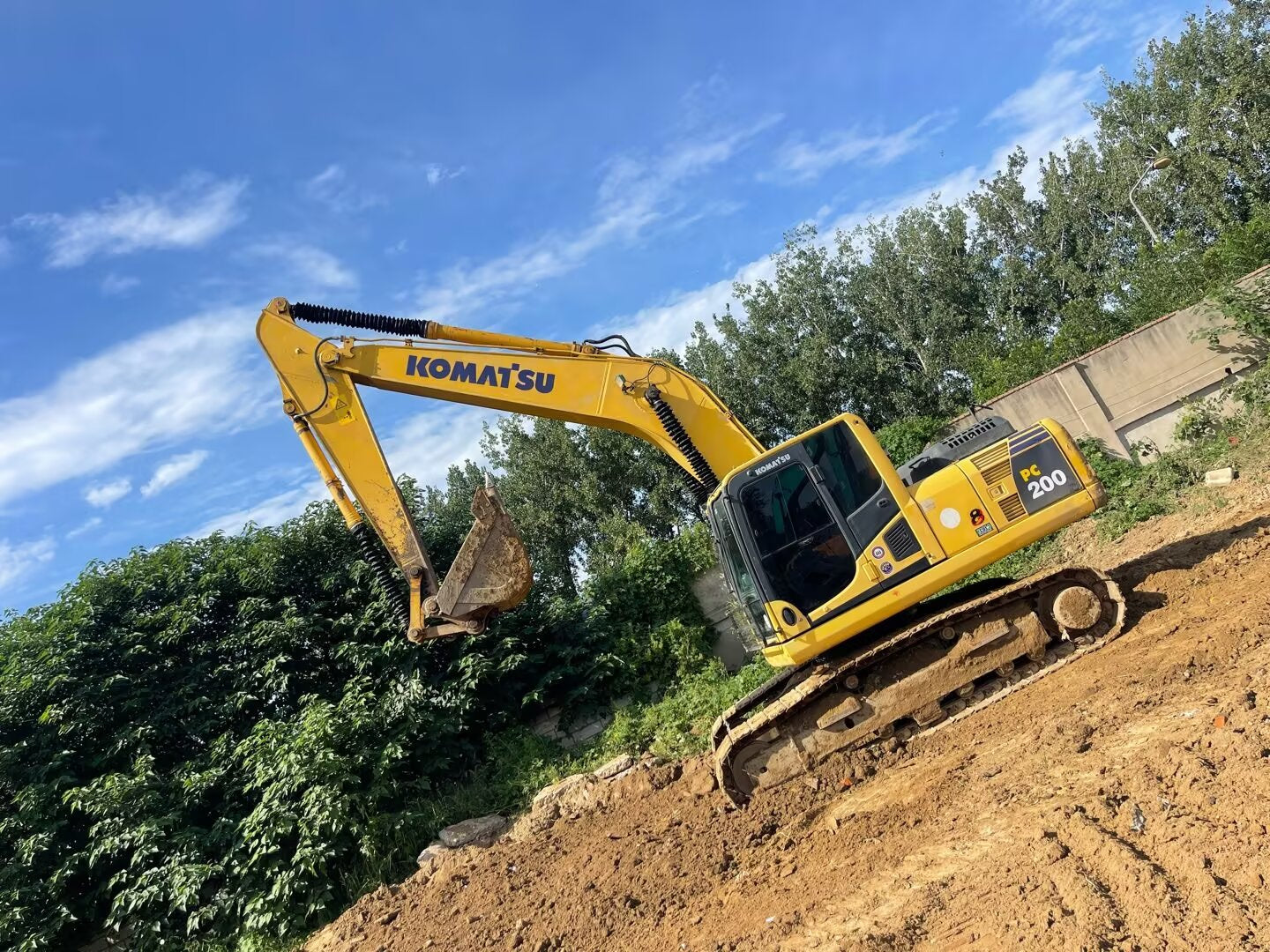 Komatsu 200