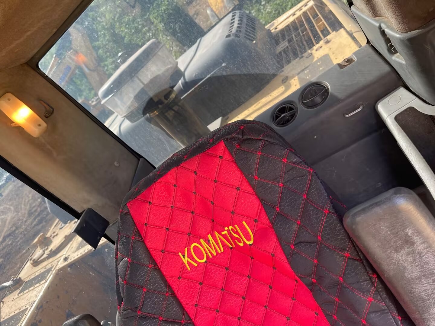 Komatsu 200