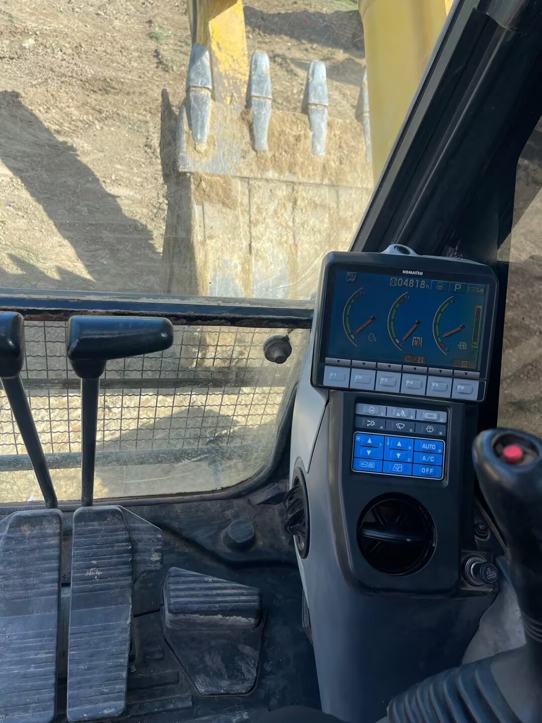 Komatsu 200