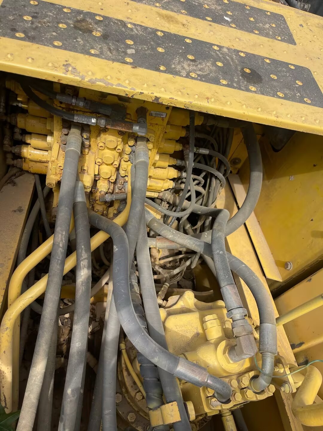 Komatsu 200